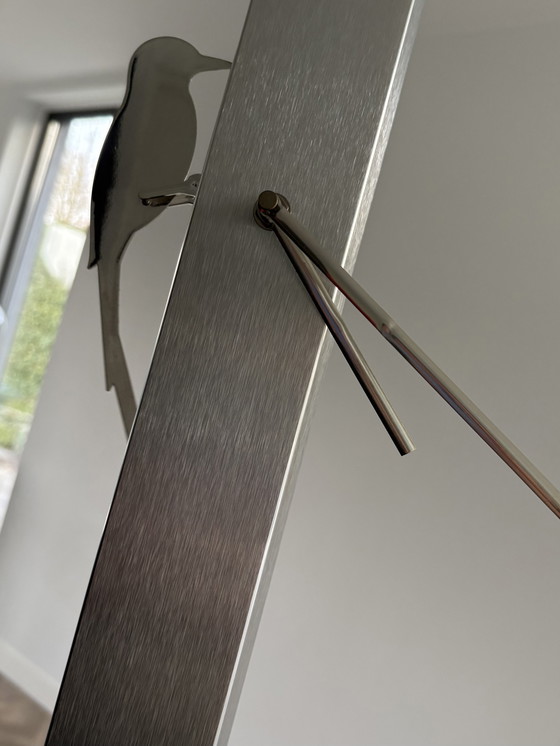 Image 1 of Reloj de diseño moderno Karlsson Woodpecker en acero inoxidable