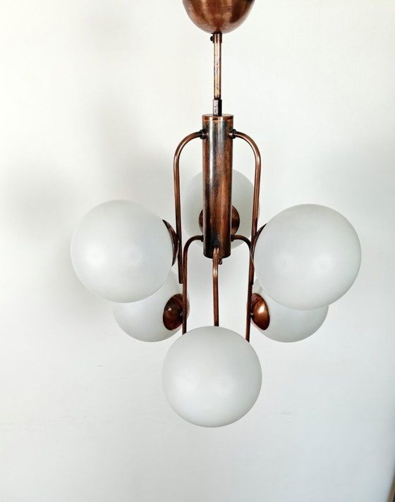 Vintage kroonluchter met 6 bollen uit het midden van de 20e eeuw / Koperen plafondlamp met moleculaire (photo 10 of 11)