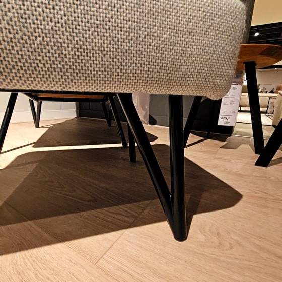 Image 1 of Sillón Cloak Shell con otomana