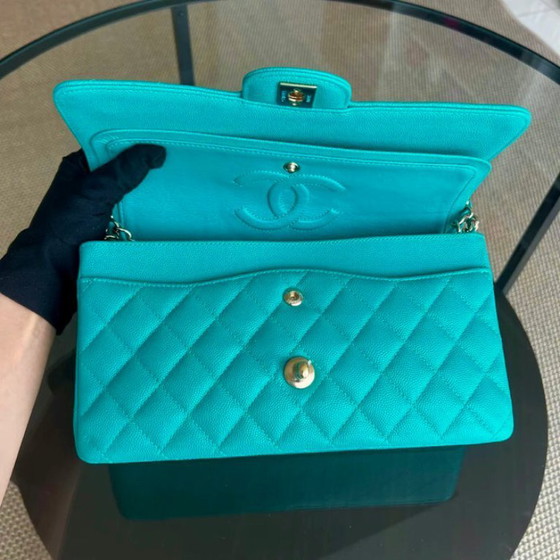 Image 1 of Chanel Classic Flap Medium - Caviar 25CM Gewatteerd Cyaanblauw Goudkleurige Hardware Serie 23