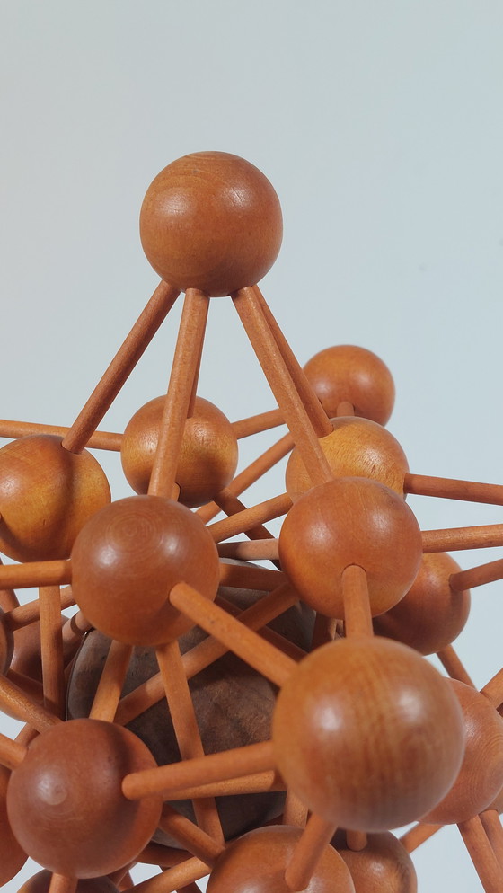 Image 1 of Modello strutturale decorativo in legno d'epoca di metà secolo, modello didattico danese scandinavo