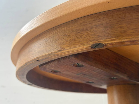 Image 1 of Ronde bijzettafel met gietijzeren voet, jaren 70