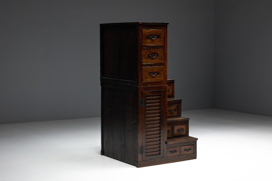 Image 1 of Kaidan Tansu Japanse trapkist, Japan, 19e eeuw