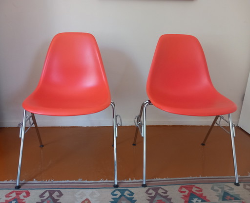 2x Vitra Eames dss stoelen