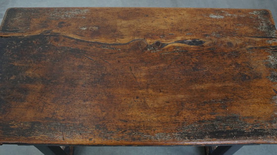 Image 1 of Mesa auxiliar española antigua de finales del siglo XVIII con cajón.