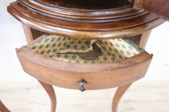 Image 1 of Juego de 2 armarios esquineros de nogal del siglo XVIII