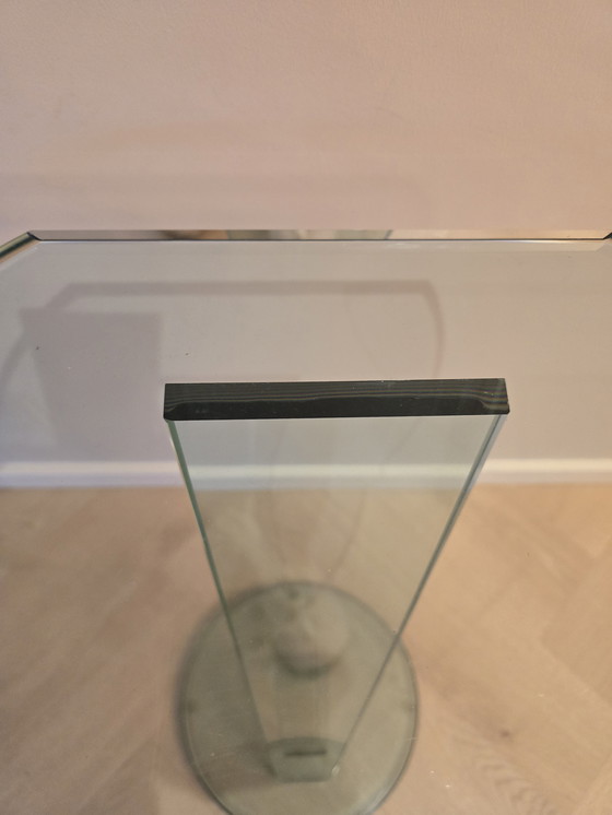 Image 1 of Table d'appoint design en verre