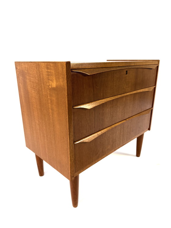 Image 1 of Vintage Deense teakhouten ladekast ‘60