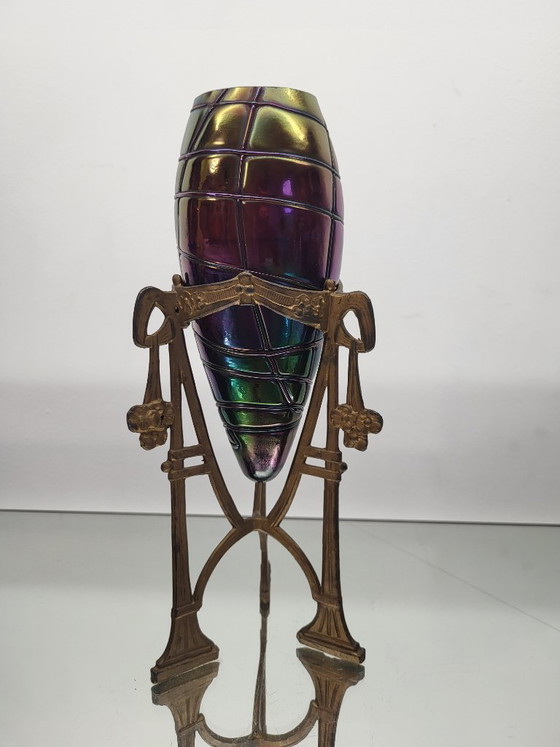 Jarrón de cristal iridiscente Loetz en latón, estilo Art Nouveau, Bohemia, ca. 1900. – Jarrones, Glass (photo 4 of 10)