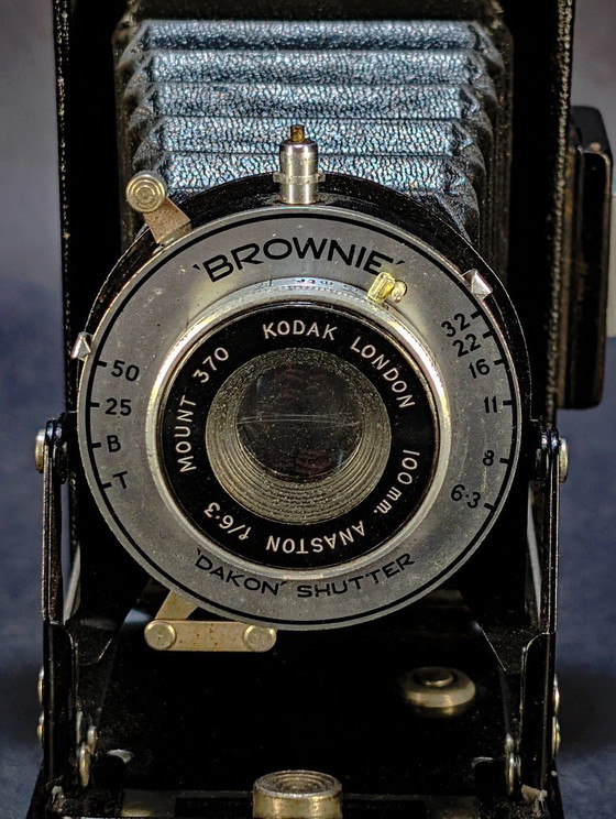 Six-20 Folding Brownie, Second Model 1948–1954 Made in UK – Kodak, Objets déco, Glass, Leather (photo 3 of 15)