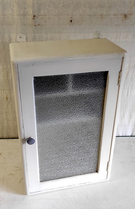 Image 1 of Badezimmerschrank aus Massivholz und Glas – Mitte des 20. Jahrhunderts