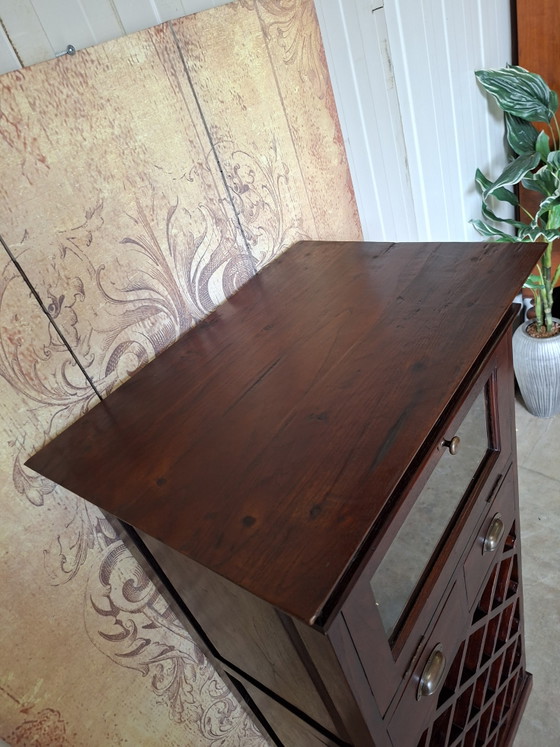 Image 1 of Meuble à vin classique en teck avec porte abattante, dimensions 65x47cm et 140cm de hauteur.
