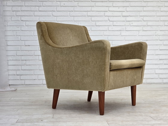 Image 1 of Fauteuil danois des années 1970, velours d'ameublement vert original, pieds en bois de teck