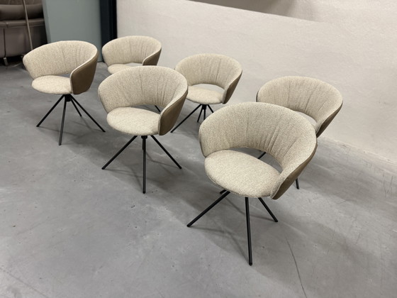 Image 1 of 6 Label van den Berg Lola Draai Chaises de salle à manger cuir tissu