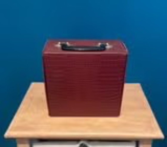 Image 1 of Valise vinyle vintage rouge – déco rétro années 80