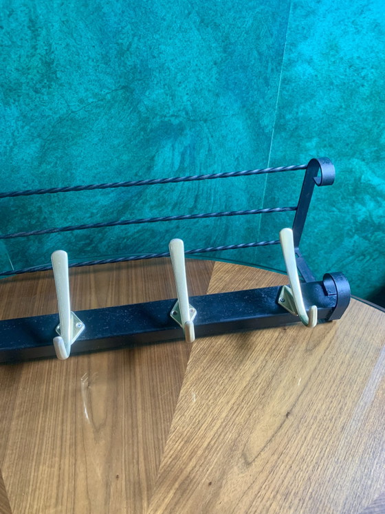 Appendiabiti e porta cappelli da parete in stile Art Déco/Mid-Century – 3 ripiani in ferro battuto e ottone (photo 8 of 15)
