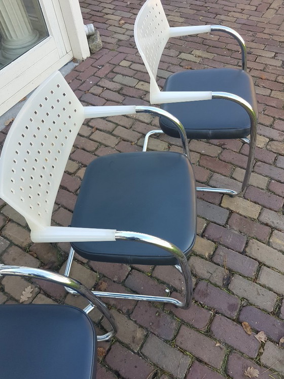 Image 1 of 8 sillas de trineo Vitra vis a vis