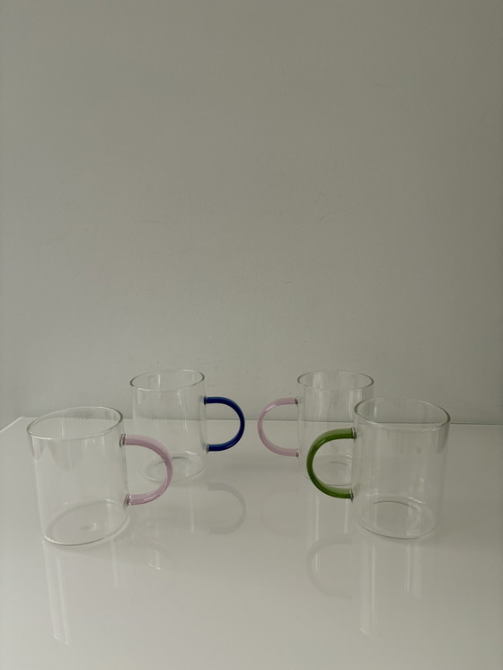 Image 1 of Set aus vier Designerbechern mit farbigen Henkeln