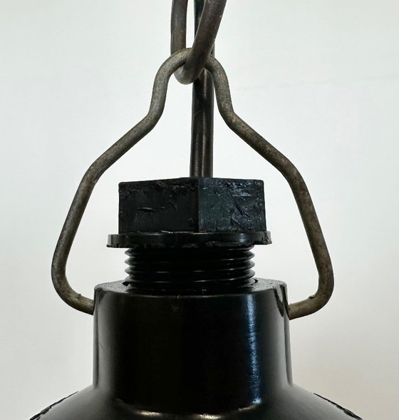 Image 1 of Lampada a sospensione industriale in bachelite con vetro rigato, anni '70