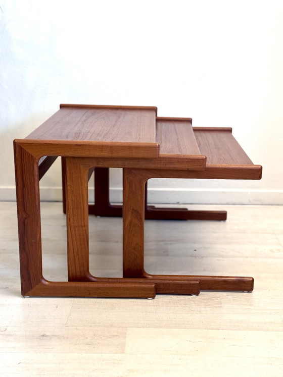 Image 1 of Tables d'appoint vintage en teck des années 1960