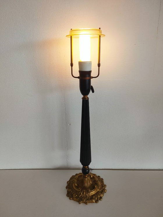 Imperial / Baroque (style) table lamp with fluted wooden stand & brass base – Other (photo 2 of 14)