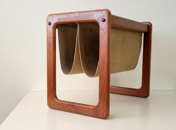 Image 1 of Portariviste Vildbjerg, mobile da lettura danese in stile Mid-Century Modern in teak e pelle scamosciata.