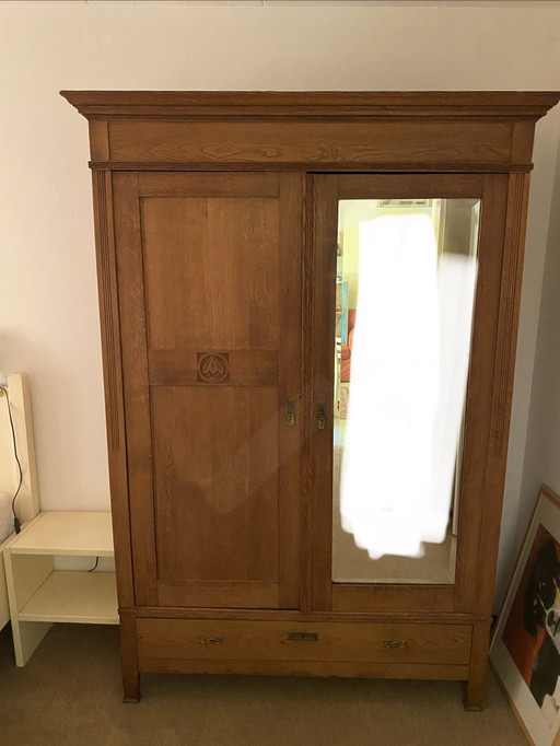 Armario para ropa blanca con puerta de espejo