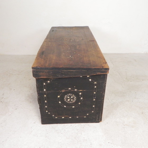 Image 1 of Coffret de mariage syrien du XIXe siècle avec incrustation de nacre