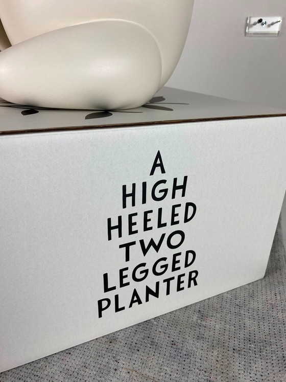 Parra x CASE STUDYO Vase – A High Heeled Two Legged Planter – White Blanc Limited Edition 2020 – Ceramic (photo 11 of 17)