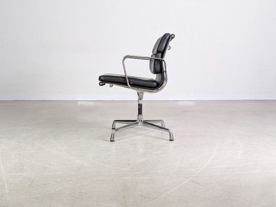 Image 1 of Original Vitra EA 208 soft pad schwarz Leder Stuhl Charles Eames