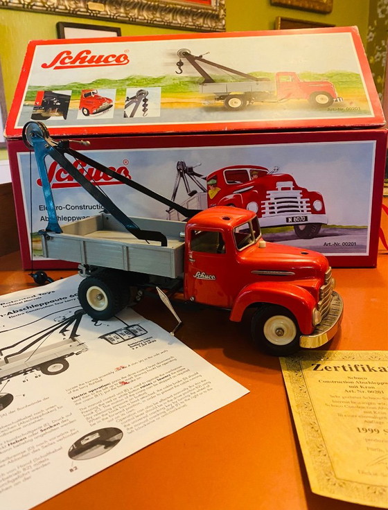 Schuco 7070 Electro-Construction Abschleppwagen – Cadeaus, Metal (photo 10 of 15)