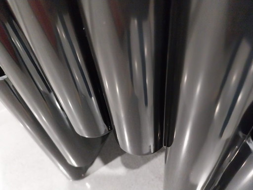 Tijdschriftrek in Kartell-stijl – Perfecte designreplica in zwart acryl