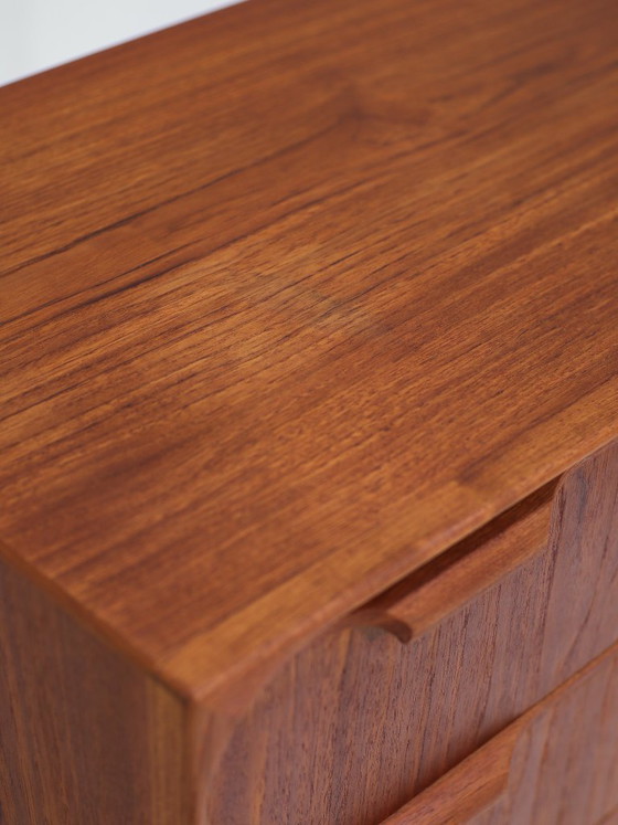 Image 1 of Commode haute aux angles arrondis, en teck, style vintage danois