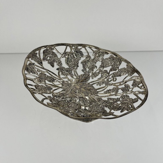 Openwork metal bowl with vine leaf and grape motif, 20th century. – Decorative Objects, Vintage (photo 4 of 11)