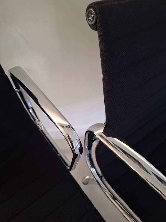 Image 1 of 2x Vitra Eames 108 negro hopsack en excelente estado