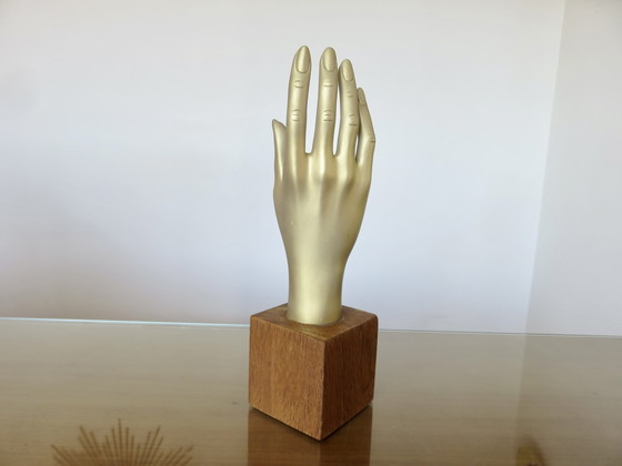 Image 1 of Hand aus vergoldetem Harz auf Holzsockel, 1970
