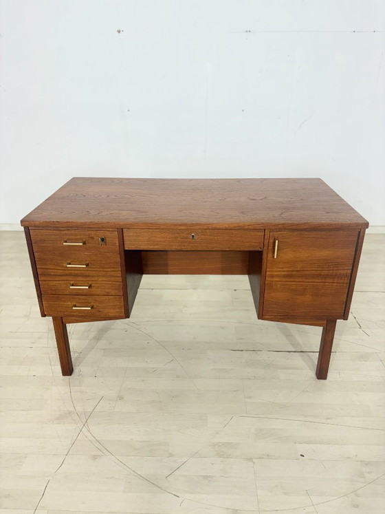 Image 1 of Bureau uit het midden van de vorige eeuw / Deens teakhouten bureau / vintage bureau / bureau uit de jaren 60