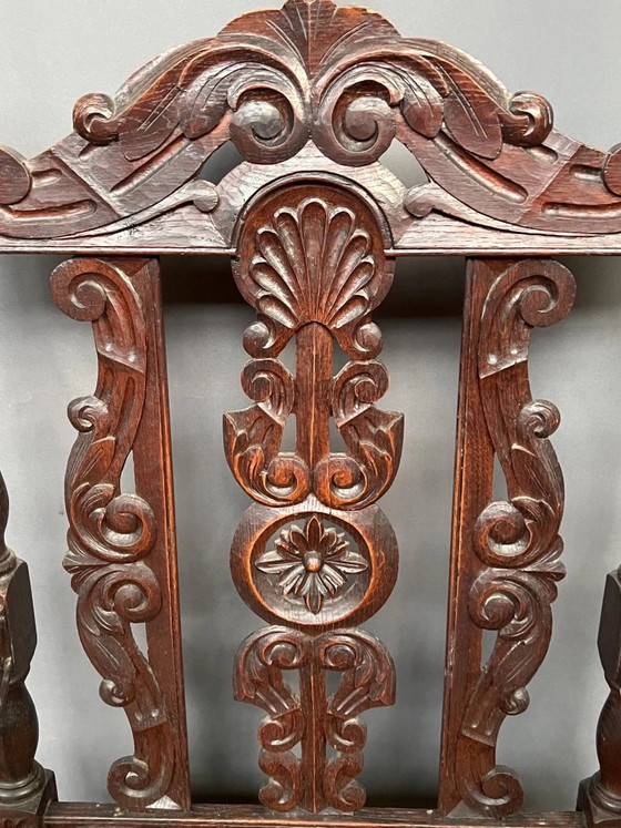 Poltrona in rovere in stile rinascimentale, con profonde sculture intagliate a mano. – Poltrone (photo 4 of 5)