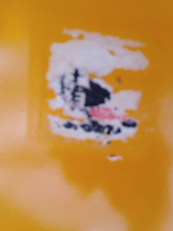 Image 1 of Driehoekige tafel /Peter Ghyczy/ Vintage