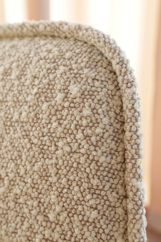 Image 1 of Poltrona moderna color avorio sporco con design riccioluto di Chierowsky