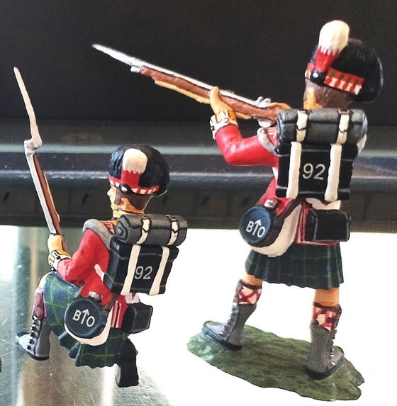 Image 1 of Set di 4 soldatini in piombo, 2° Battaglione Scozzese, 92° Gordon Highlanders, 1815 Frontline Figures, scala 1/32, 1996