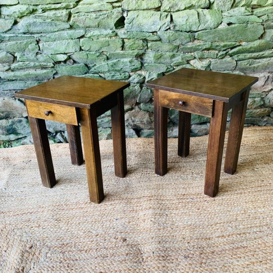 Image 1 of Een paar minimalistische nachtkastjes