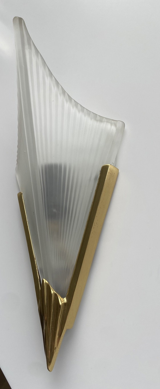 Image 1 of Vintage Art Deco wall lamp - brass with frosted glass - 1970s.
