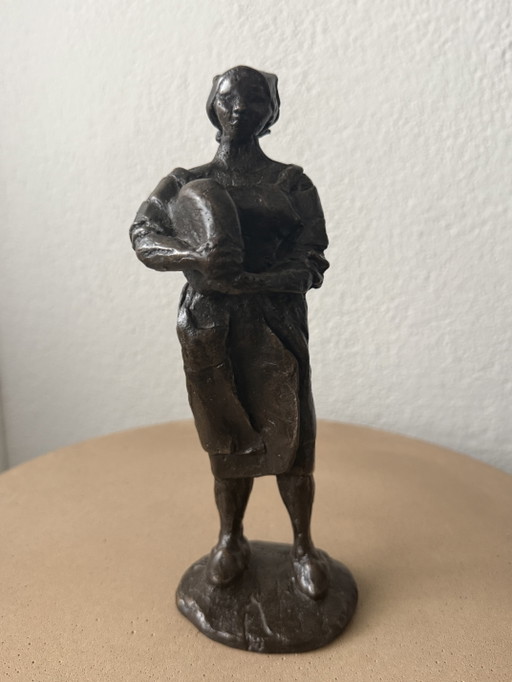 Scultura originale in bronzo massiccio "La moglie del contadino del formaggio" Ineke van Dijk