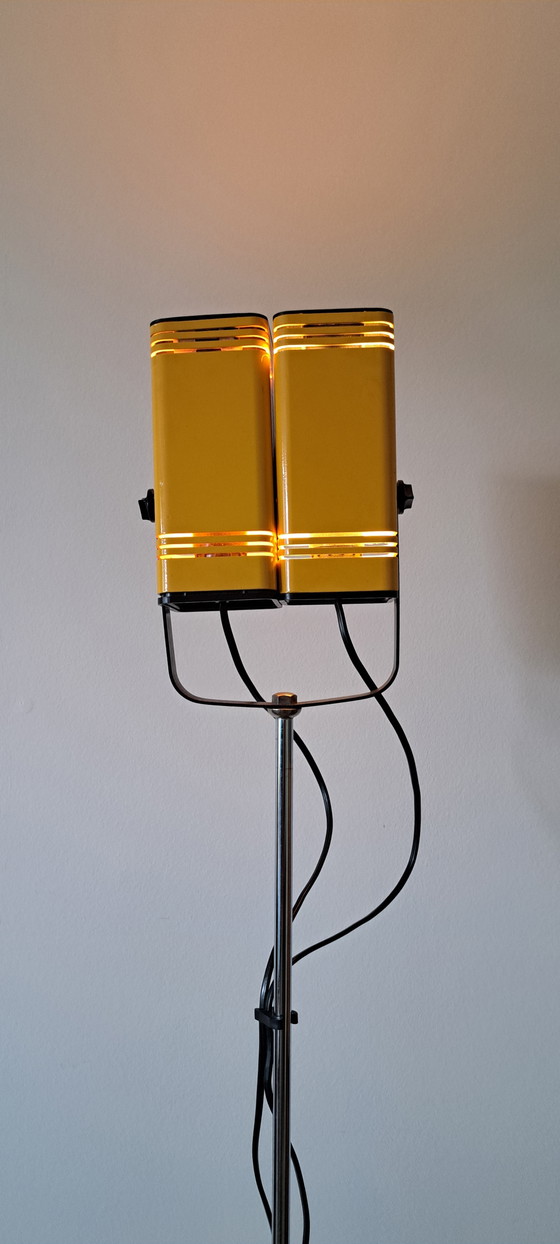Lampadaire vintage Space Age à double spot des années 70 – Jaune et Noir – Style FASE – Metal, Plastic (photo 8 of 12)