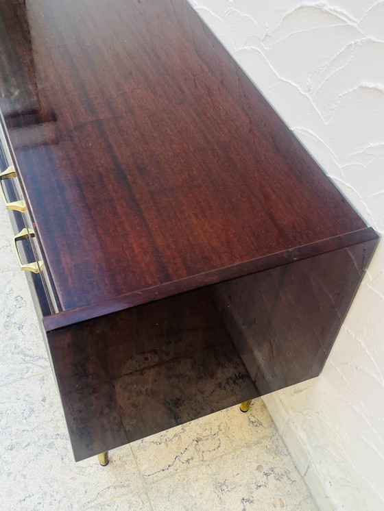 Image 1 of Vintage ladekast uit de jaren 60 met taps toelopende messing poten, Italiaans design.