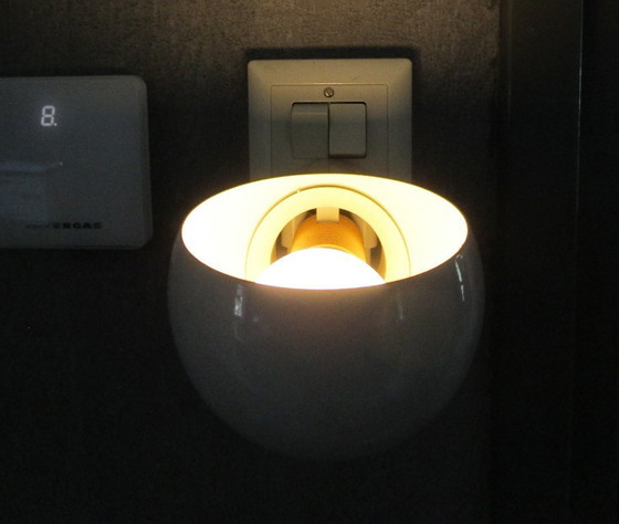 Image 1 of Lampada da tavolo retrò con attacco in metallo bianco/grigio, di grandi dimensioni.