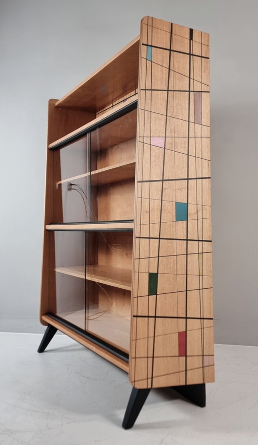 Vitrina vintage de Tatra, años 70