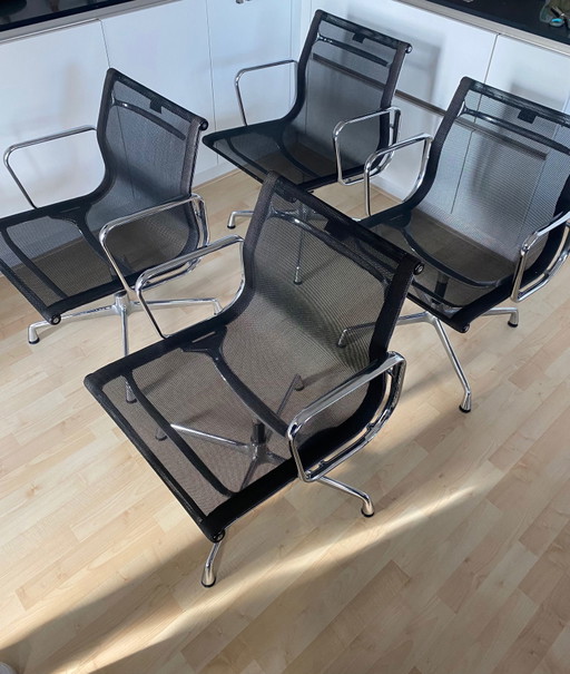 Eames - Sedia in alluminio EA 108