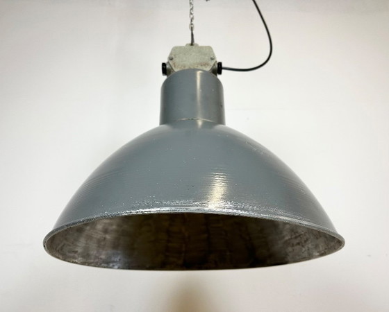 Image 1 of Graue industrielle Aluminium-Pendelleuchte von Polam Wilkasy, 1960er Jahre